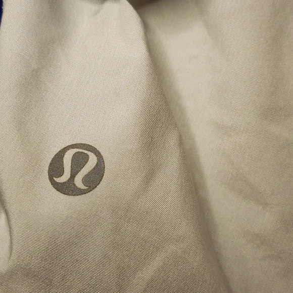 Lululemon - Picture 2 of 4